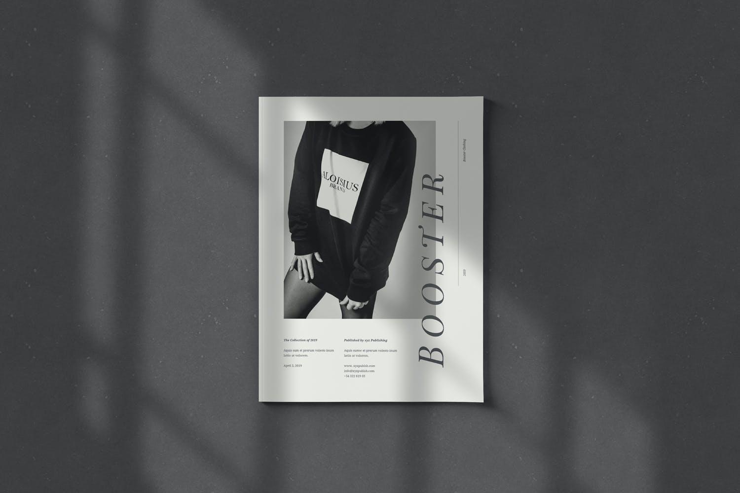 24 产品目录画册设计效果图展示PS样机模板 Cover and Spread Magazine Mockups